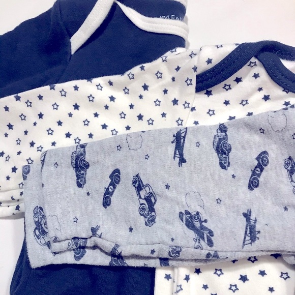 6-piece bundle 0-3 & 6 months onesies - Picture 2 of 9